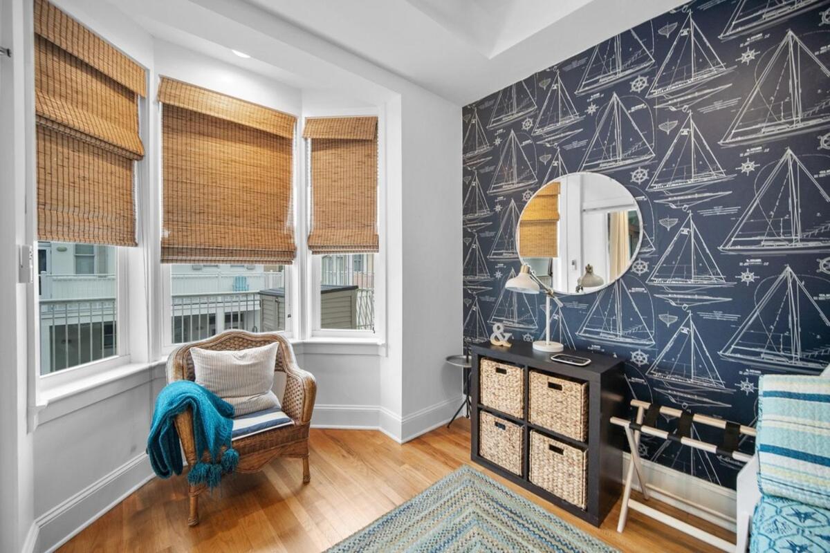 Carillon Market 305 Apartment
