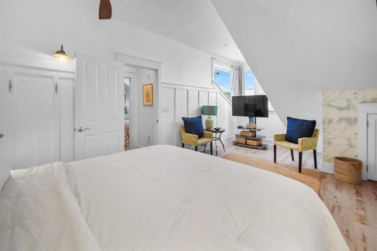 Apartment Carillon Market 305