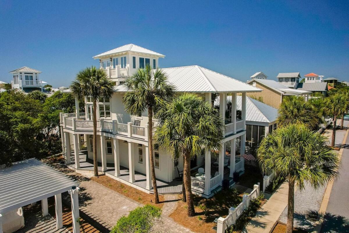 Carillon Market 305