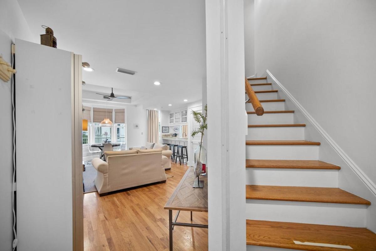 Apartment Carillon Market 305