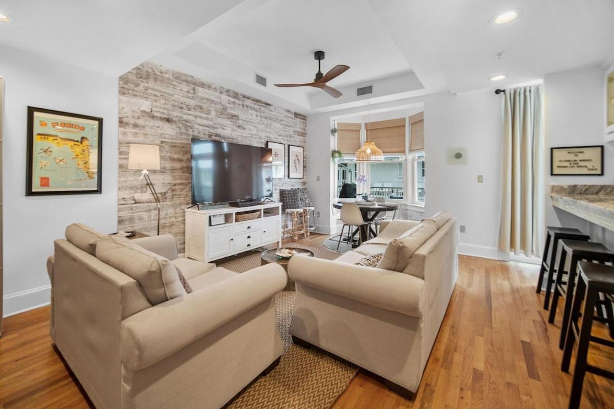 Apartment Carillon Market 305