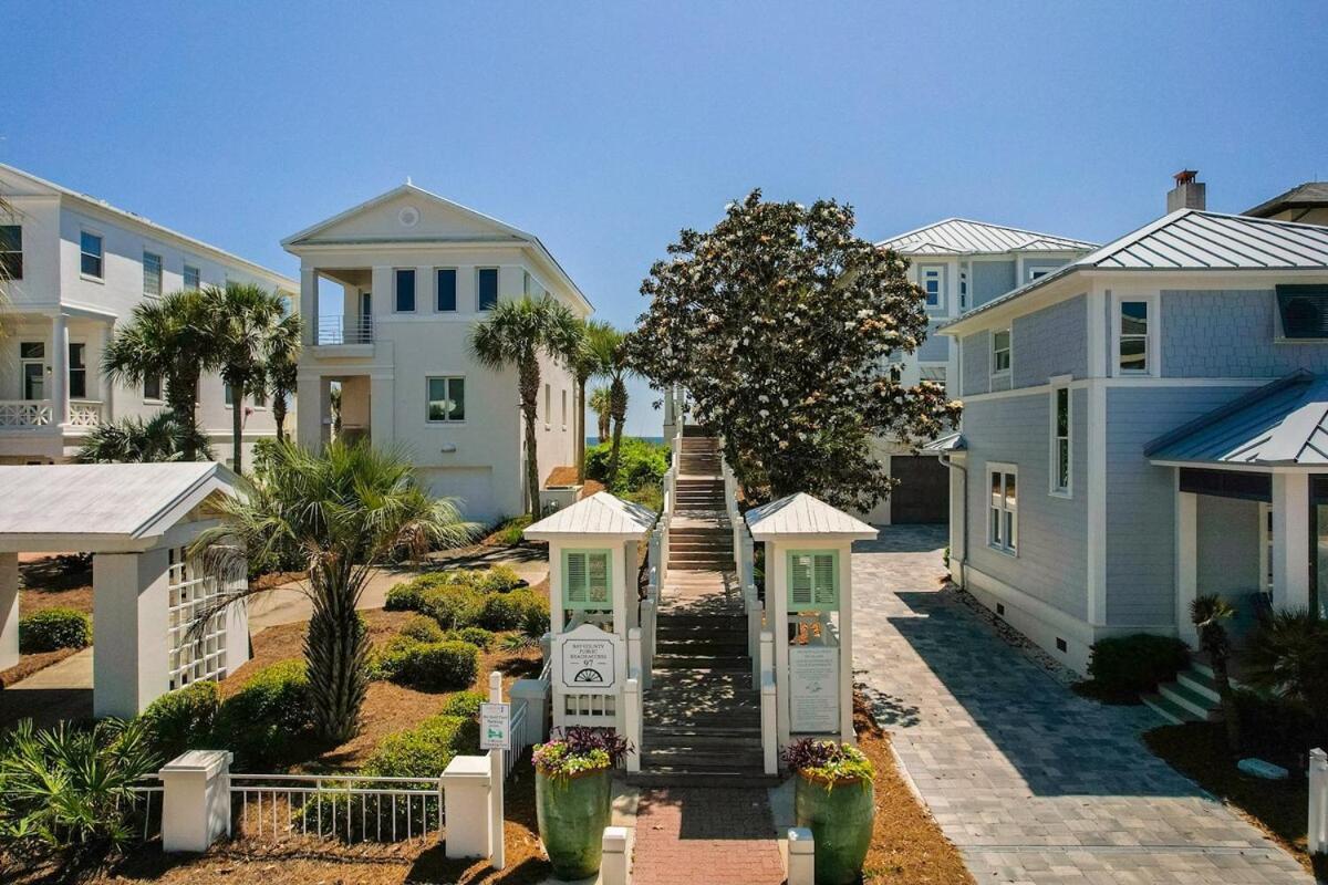Carillon Market 305